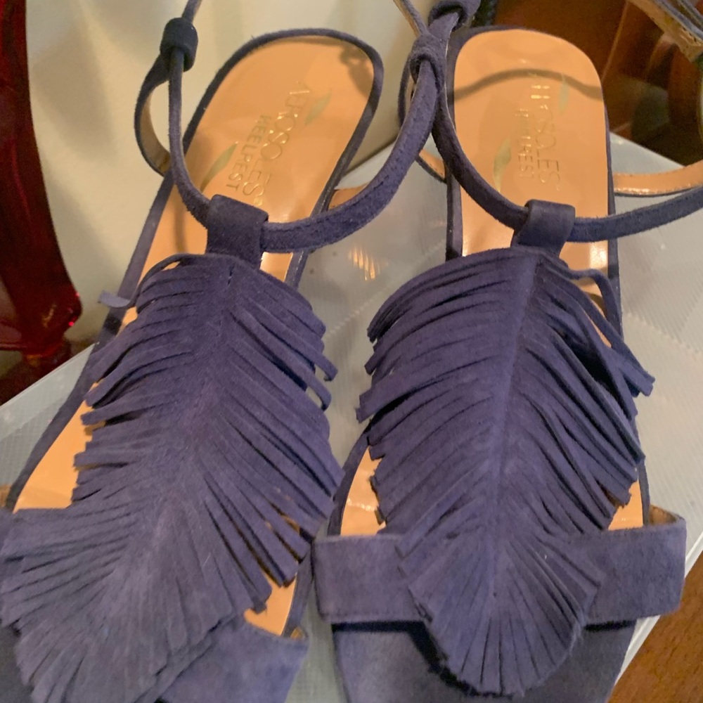 Nearly new AEROSOLES blue suede kitten heels